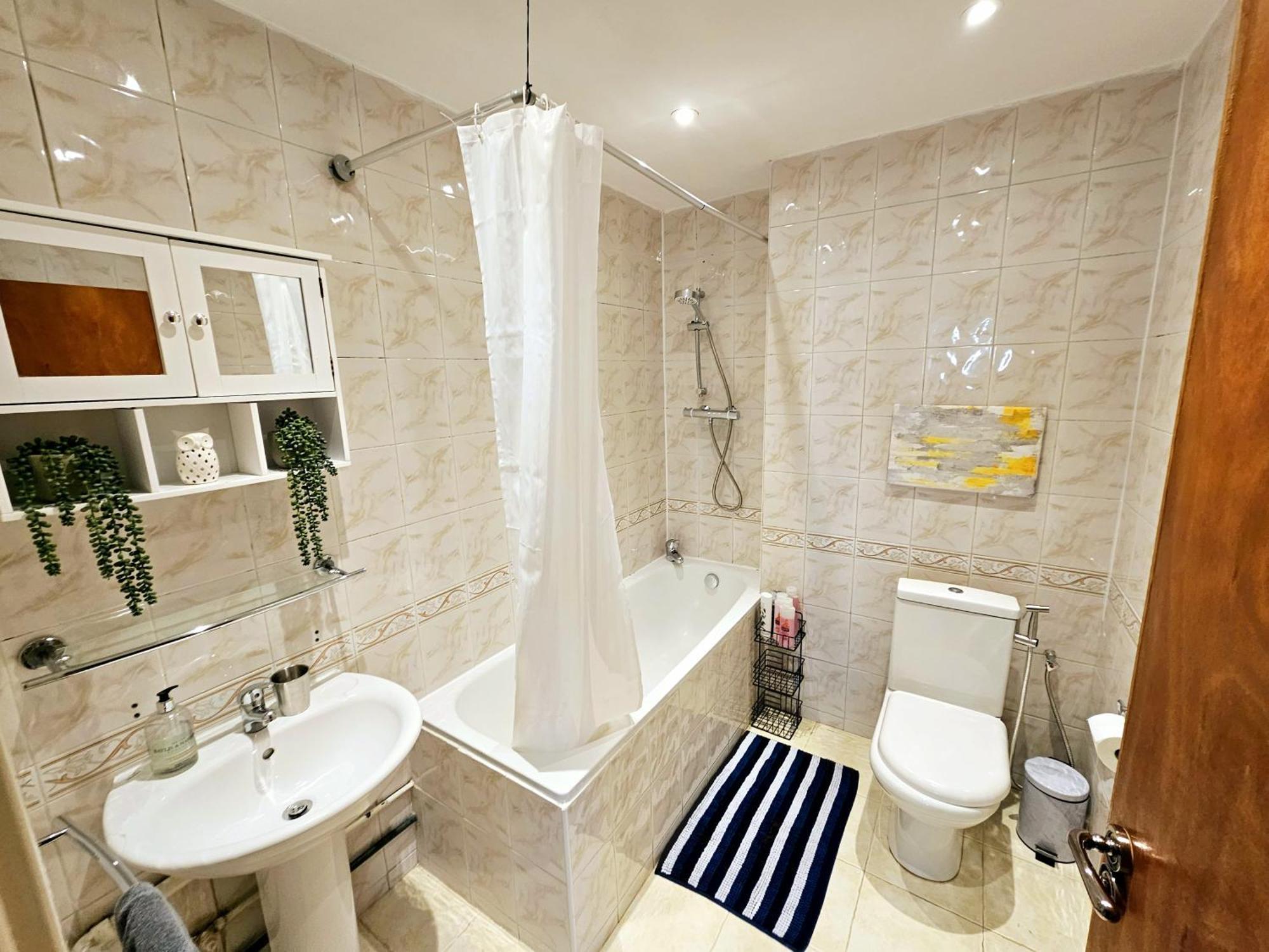 Bright & Spacious Home In Building With Lift, Right Next To Bayswater Station - Walk To Kensington Palace, Hyde Park, Little Venice & Notting Hill Λονδίνο Εξωτερικό φωτογραφία